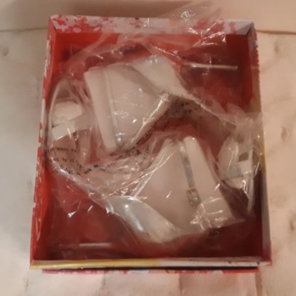 New Chinese Laundry Lavelle Dazzle Metallic Silver Heels , Size 9 US (NWOT) - Picture 3 of 7